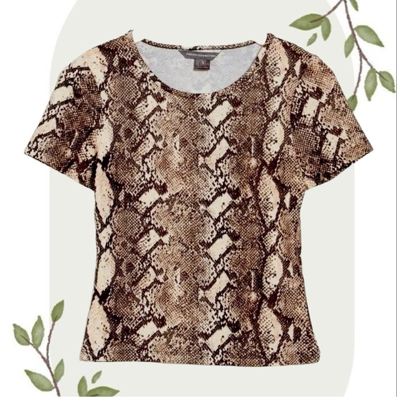 French Connection NWT Snake Print Short Sleeve Elevated Basic Top- Size Small - Picture 1 of 6
